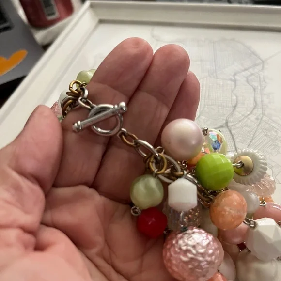 Coquette maximalist beaded bracelet - Picture 5 of 5